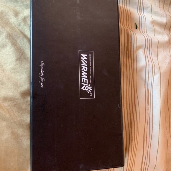 Burgundy women’s leather gloves - Picture 6 of 9